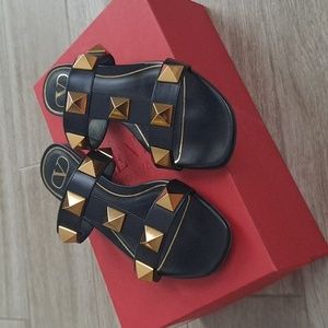 NWT Valentino Roman Stud Flat Sandals